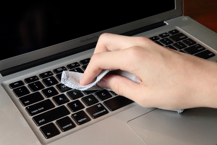 tips membersihkan keyboard laptop
